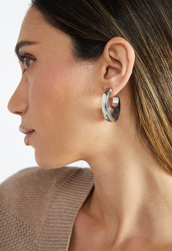 Alma Smooth Finish Lightweight Oval Hoop Earrings - Image 2