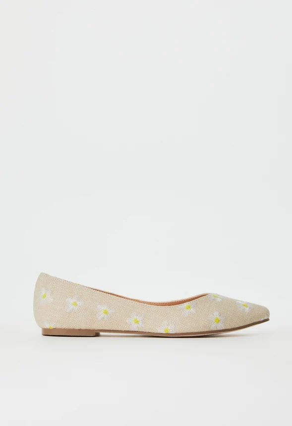 Amanda Pointed Toe Flat - Image 4