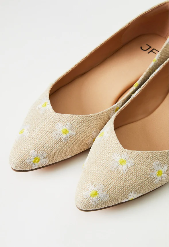Amanda Pointed Toe Flat - Image 6