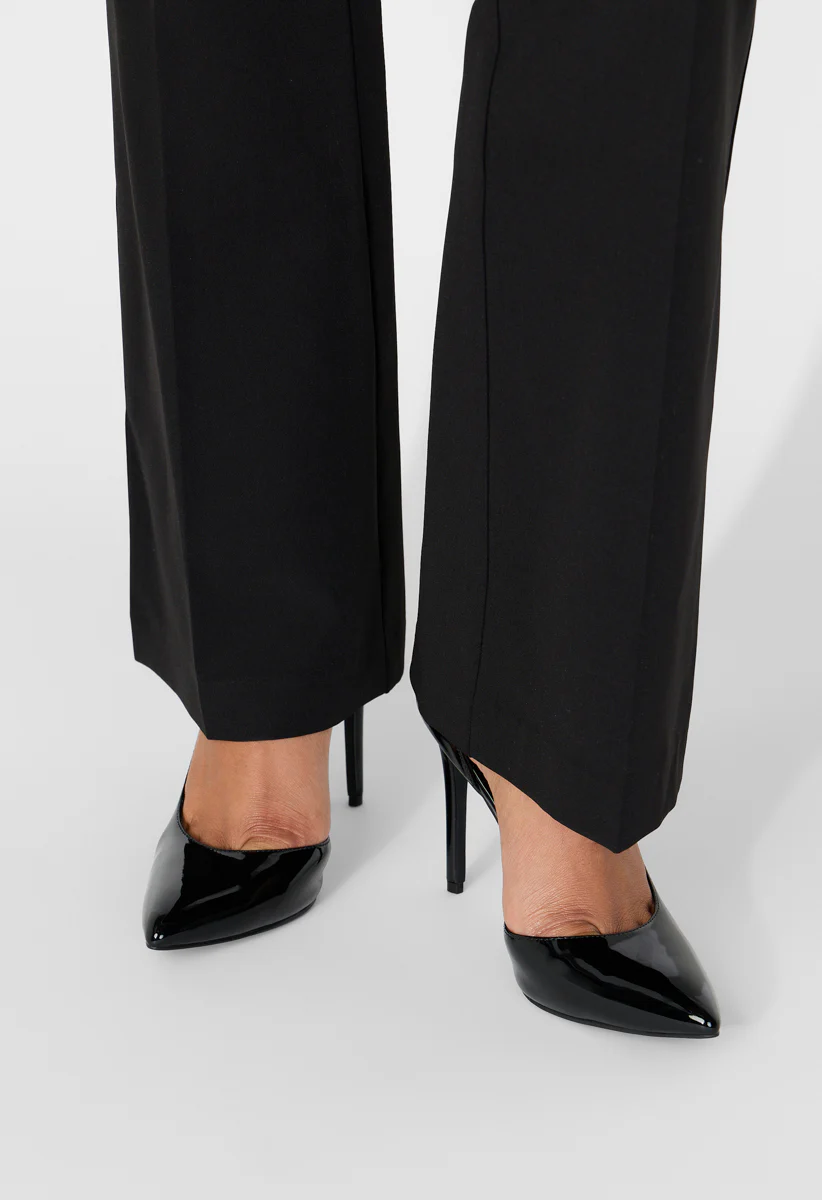 Annakay Pointed Toe Pump - Image 7