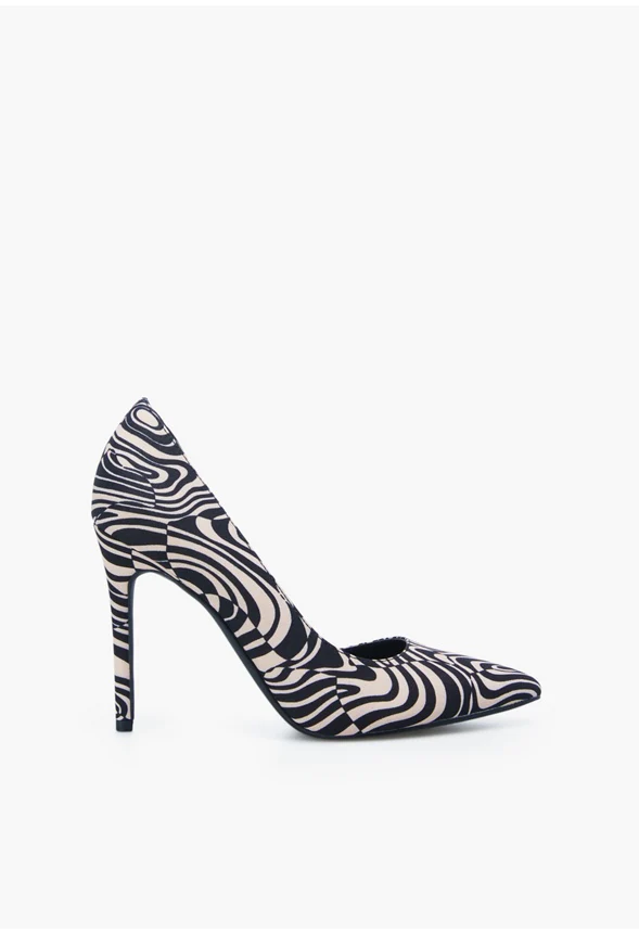 Annakay Pointed Toe Pump - Image 3