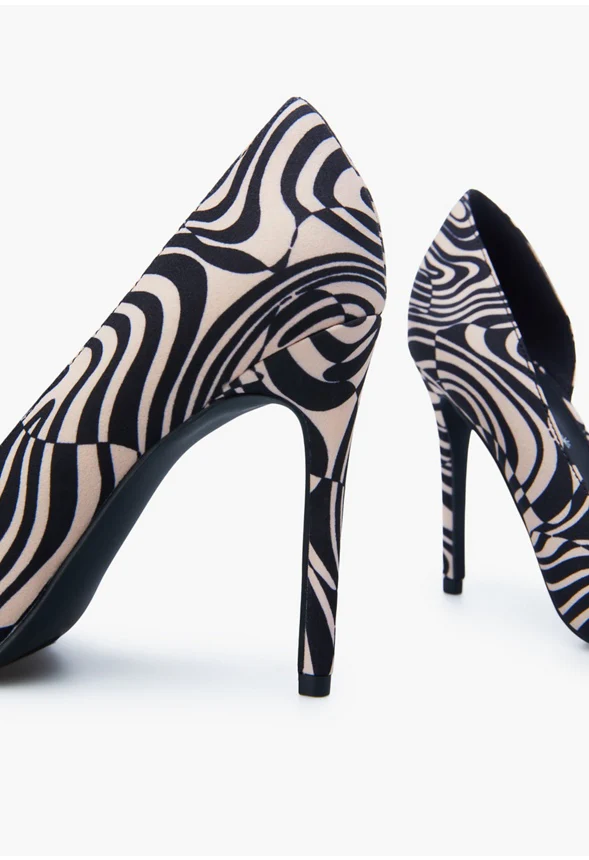Annakay Pointed Toe Pump - Image 5
