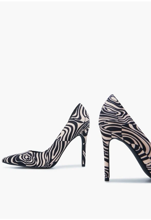 Annakay Pointed Toe Pump - Image 7