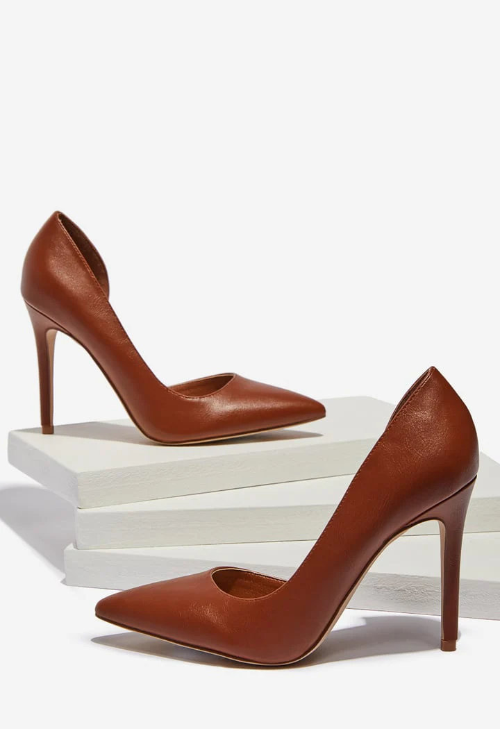 Annakay Pointed Toe Pump - Image 5