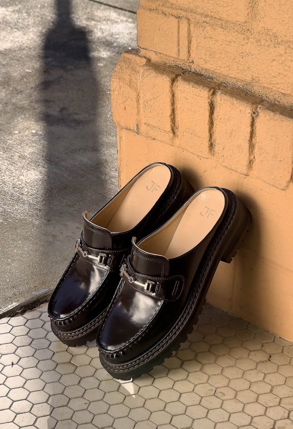 Bobbi Flat Mule Slide - Image 9