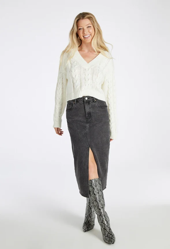 Boxy Crop Cable V-Neck Sweater - Image 5