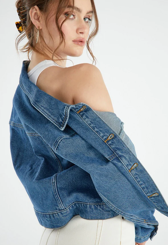 Boyfriend Crop Trucker Jacket - Image 4