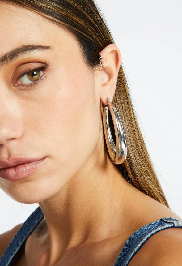 Cay Oval Smooth Tube Hoop Earrings - Image 2
