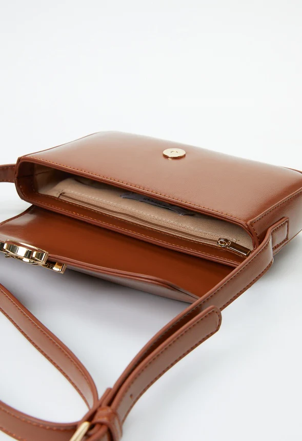 Chain Hardware Shoulder Bag - Image 6