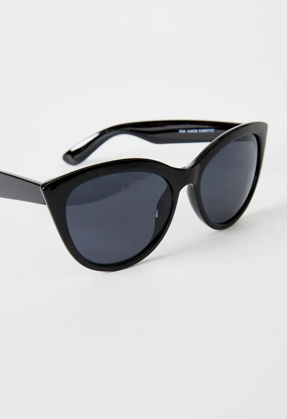 Classic Cat-Eye Sunglasses - Image 4