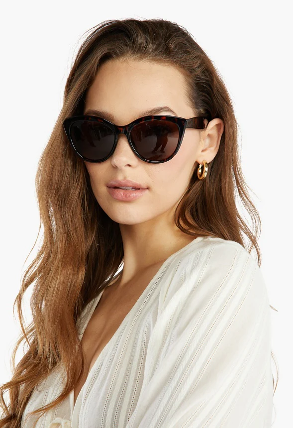 Classic Cat-Eye Sunglasses - Image 3