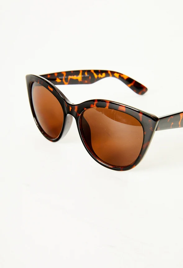 Classic Cat-Eye Sunglasses - Image 4