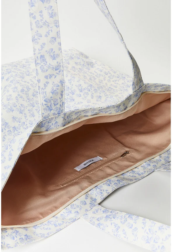 Classic Fabric Tote Weekender - Image 4