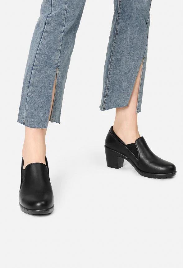 Comfortable Round Toe Block Heel Pump - Image 2