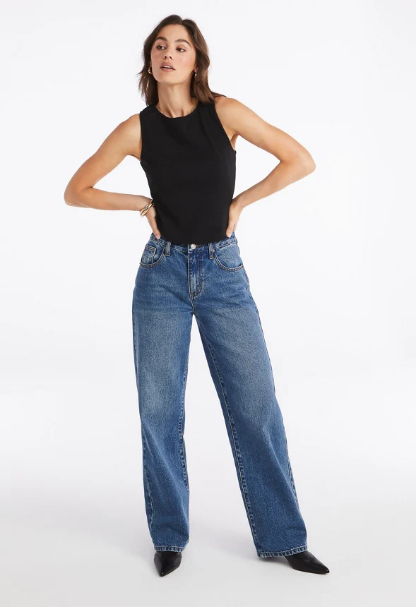 Cropped Curved Hem Tank Top - Image 4