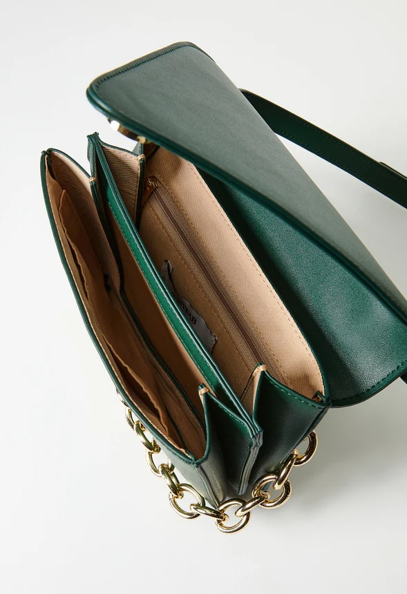 Crossbody With Large Chain - Image 6