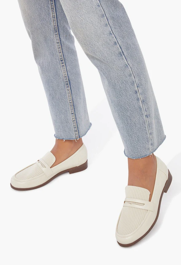 Eleanora Classic Loafer - Image 5