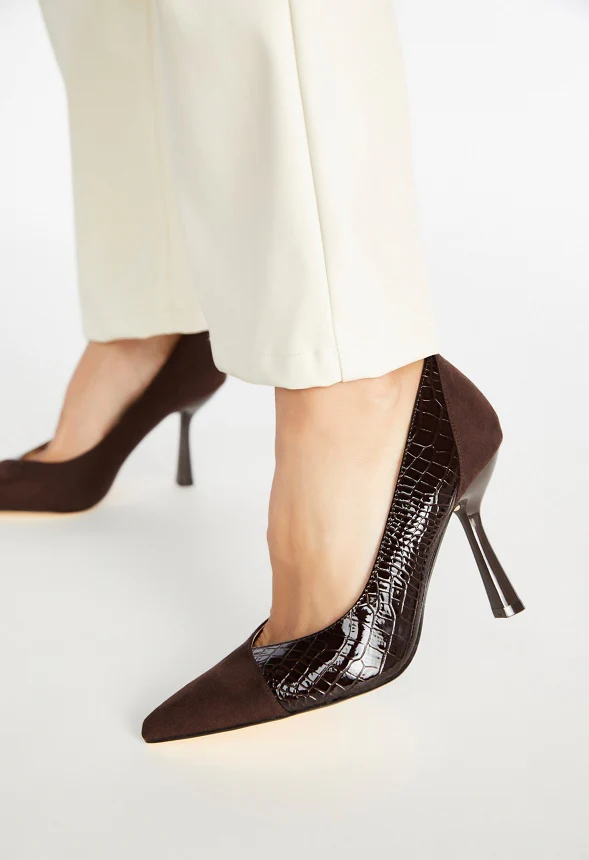 Estelle Pointed Toe Pump - Image 2