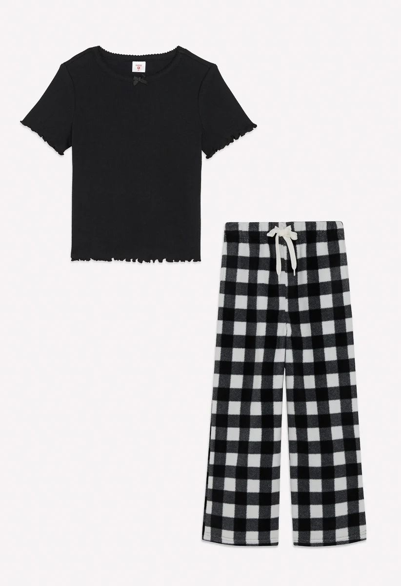 Fun in Plaid Outfit - Image 4
