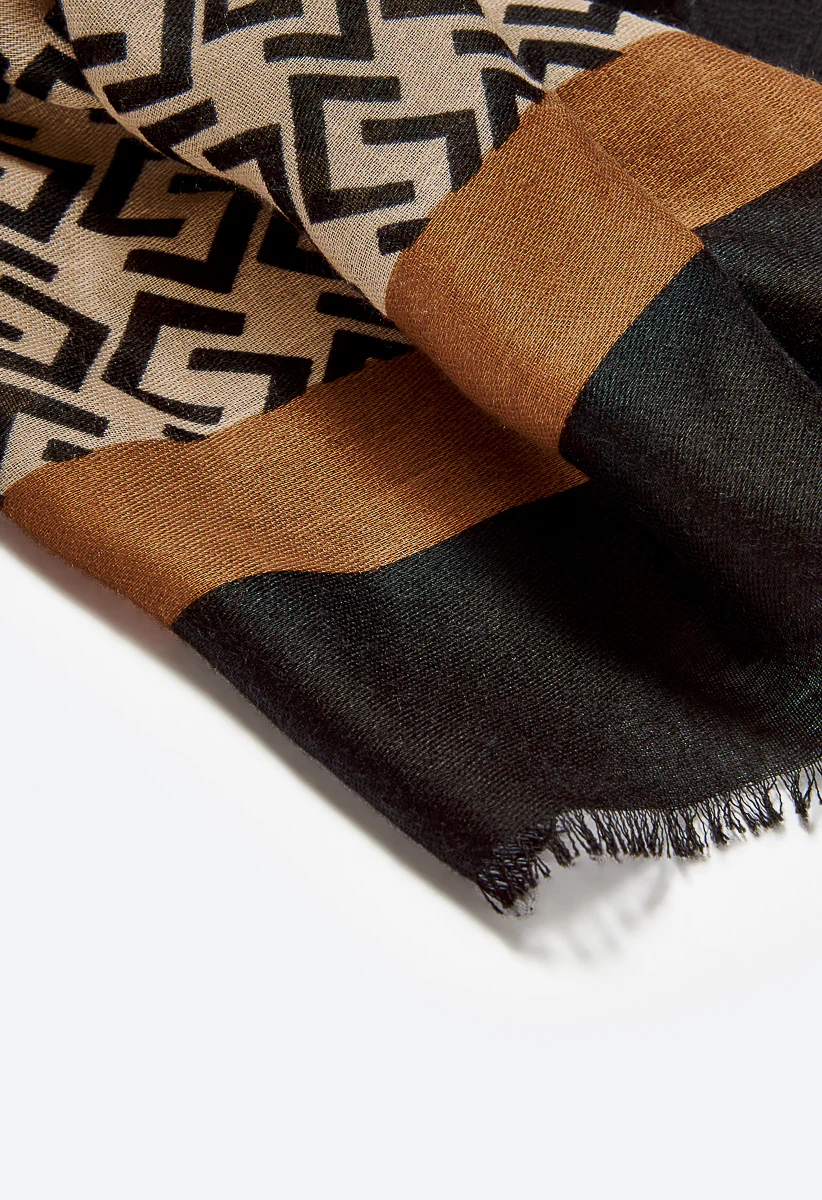 Geo Design Woven Scarf - Image 3