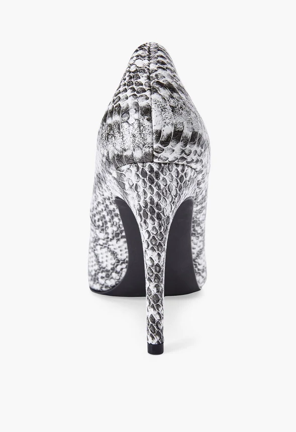 Gisselle Classic Pump - Image 4