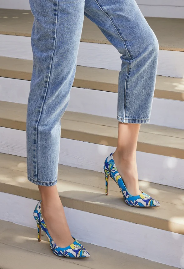 Gisselle Classic Pump - Image 2