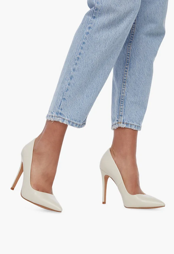 Gisselle Classic Pump - Image 5