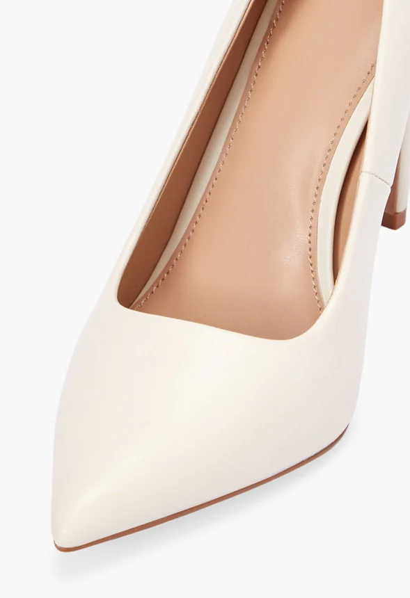 Gisselle Classic Pump - Image 4
