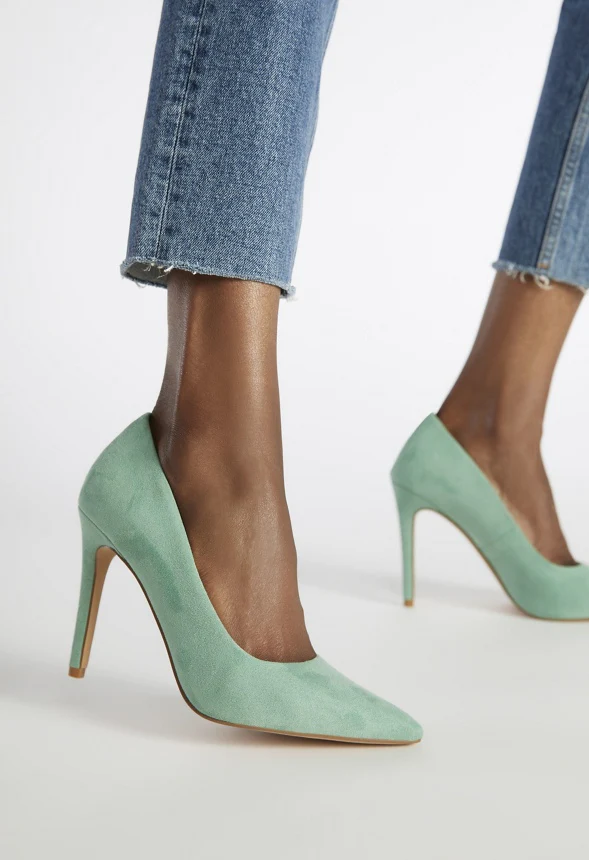 Gisselle Classic Pump - Image 2