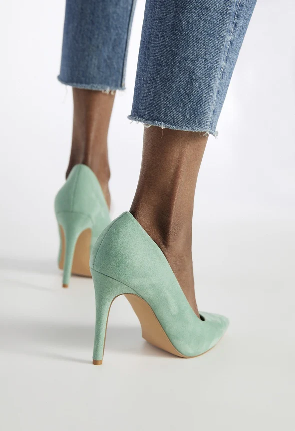 Gisselle Classic Pump - Image 9