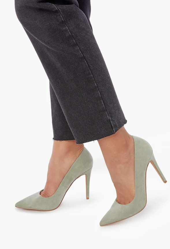 Gisselle Classic Pump - Image 5