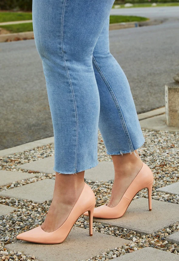 Gisselle Classic Pump - Image 5