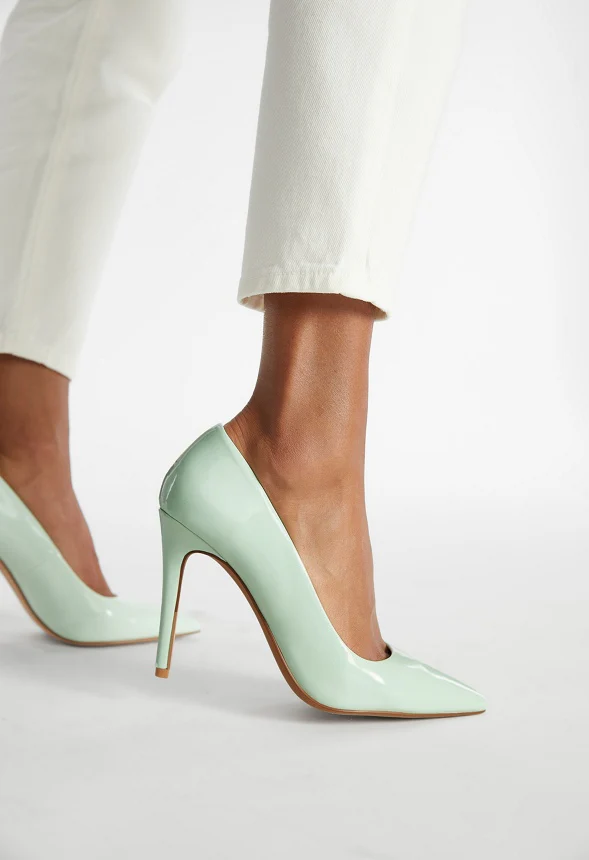 Gisselle Classic Pump - Image 2