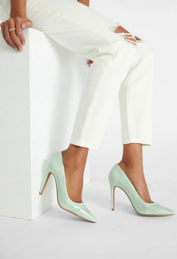 Gisselle Classic Pump - Image 6
