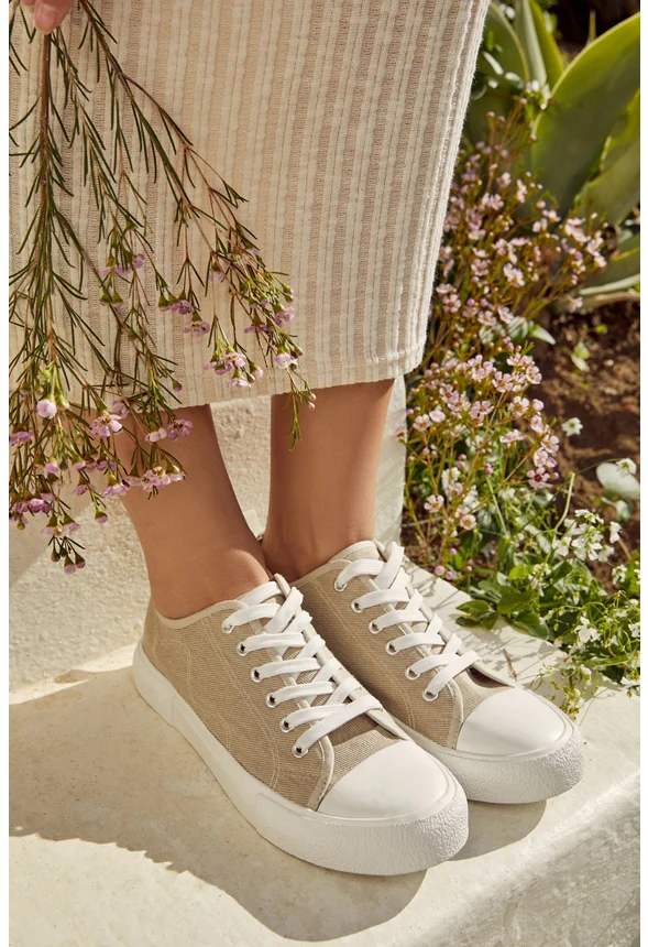Jeymi Low Top Sneaker - Image 3