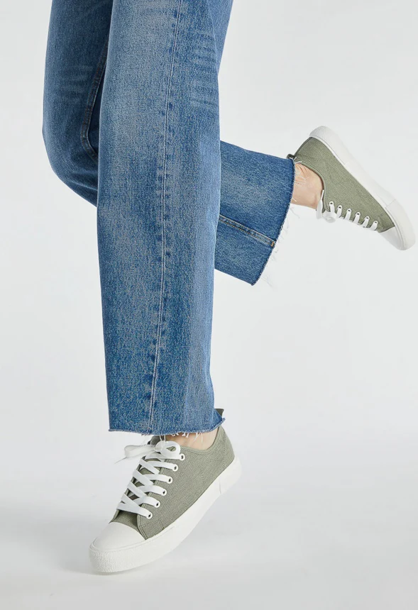 Jeymi Low Top Sneaker - Image 7