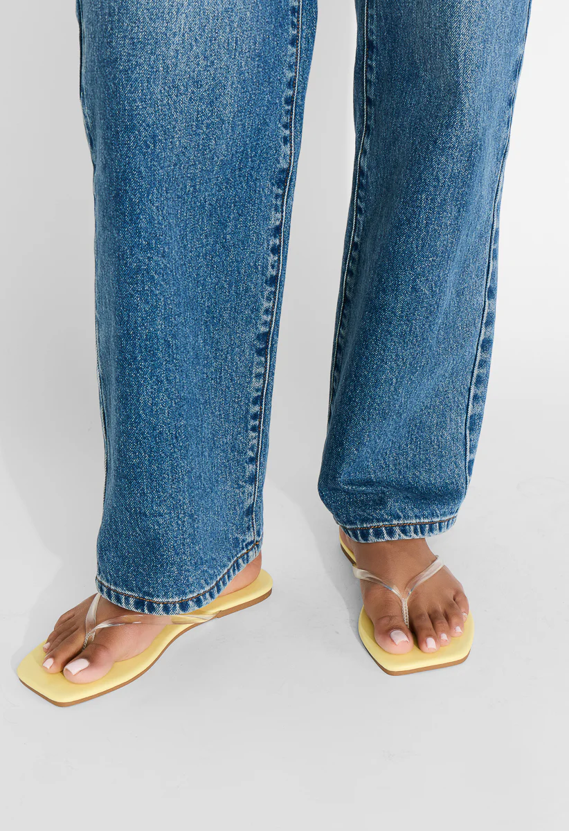 Julia Flat Sandal - Image 2