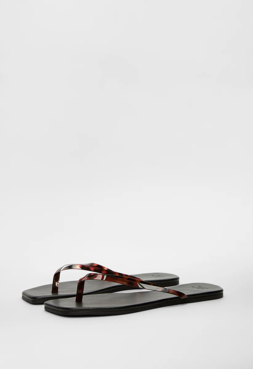Julia Flat Sandal - Image 5