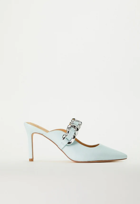 Keelie Pointed Toe Pump - Image 3