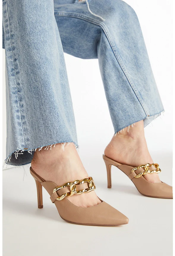 Keelie Pointed Toe Pump - Image 2