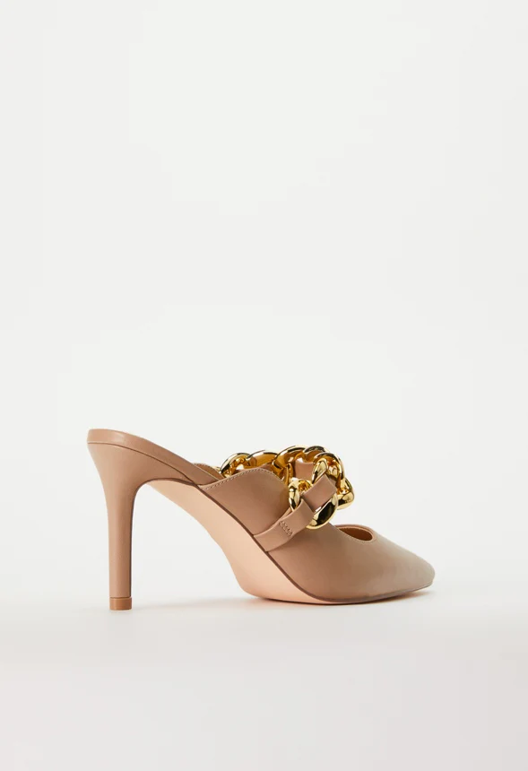 Keelie Pointed Toe Pump - Image 5