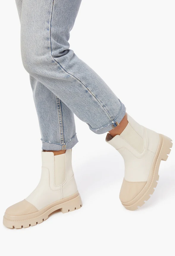 Livvy Lug Sole Boot - Image 5