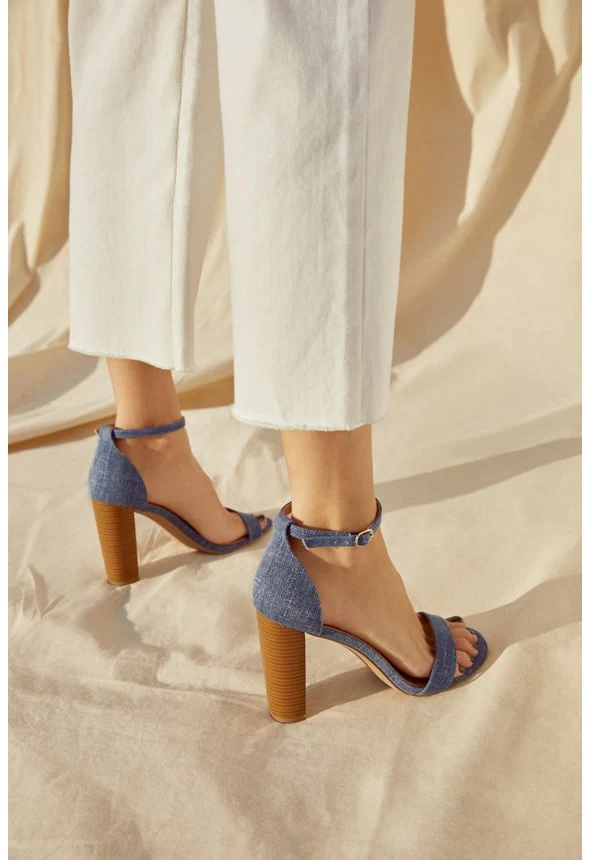 Lorelai Block Heeled Sandal - Image 5
