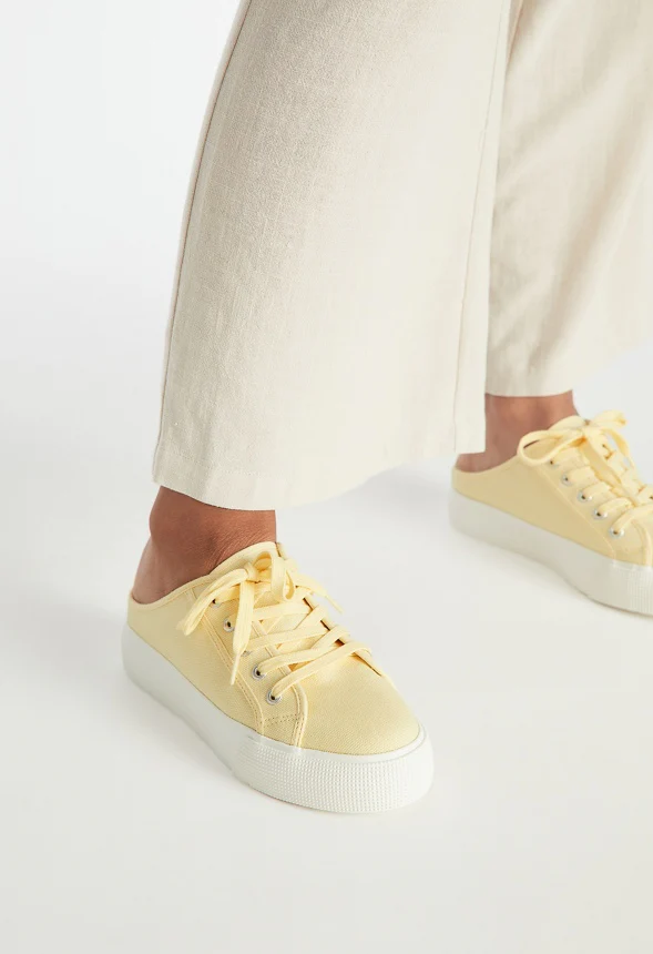 Macy Flatform Sneaker - Image 2