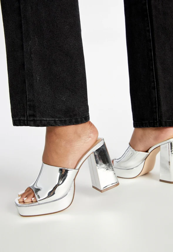 Madelyn Block Heeled Sandal - Image 2
