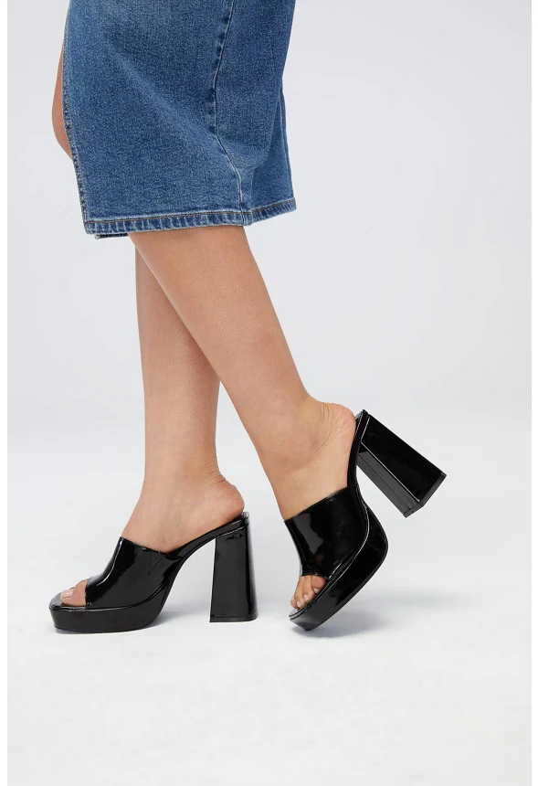 Madelyn Block Heeled Sandal - Image 10