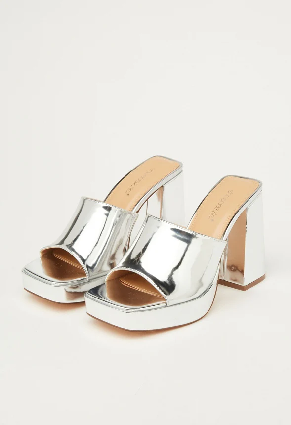 Madelyn Block Heeled Sandal - Image 2