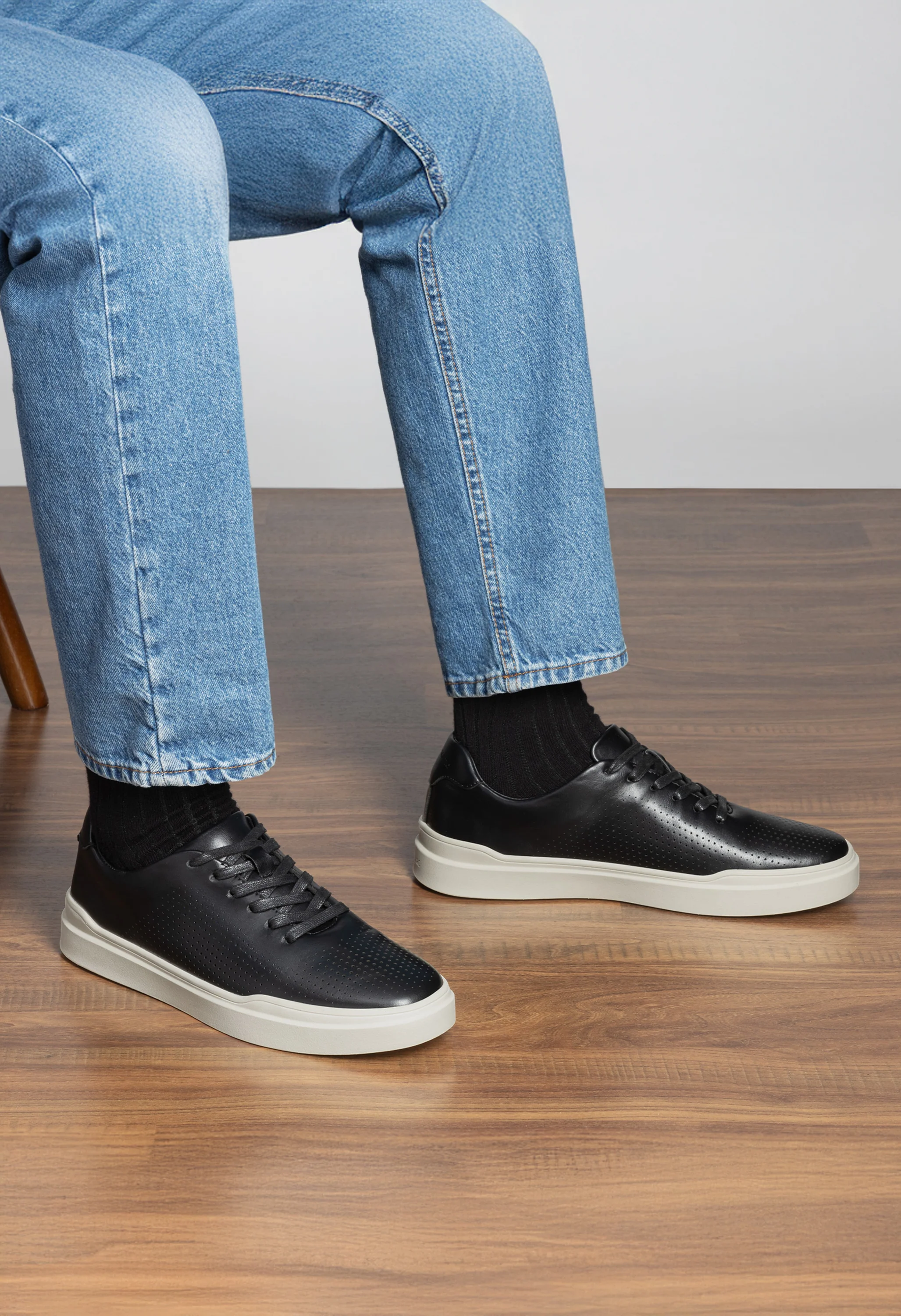 Men's Breathable Lifestyle Sneaker - Image 2
