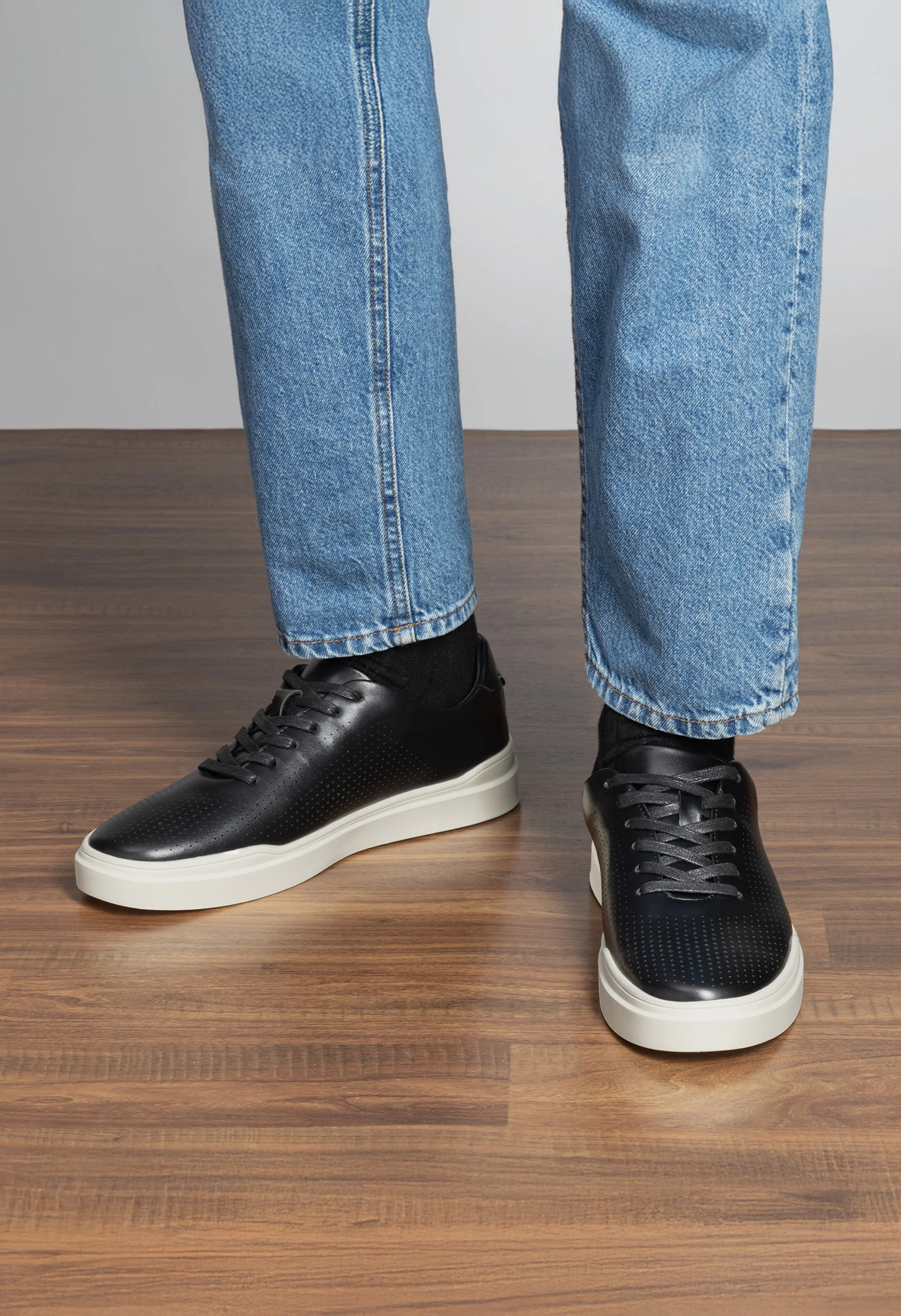Men's Breathable Lifestyle Sneaker - Image 8