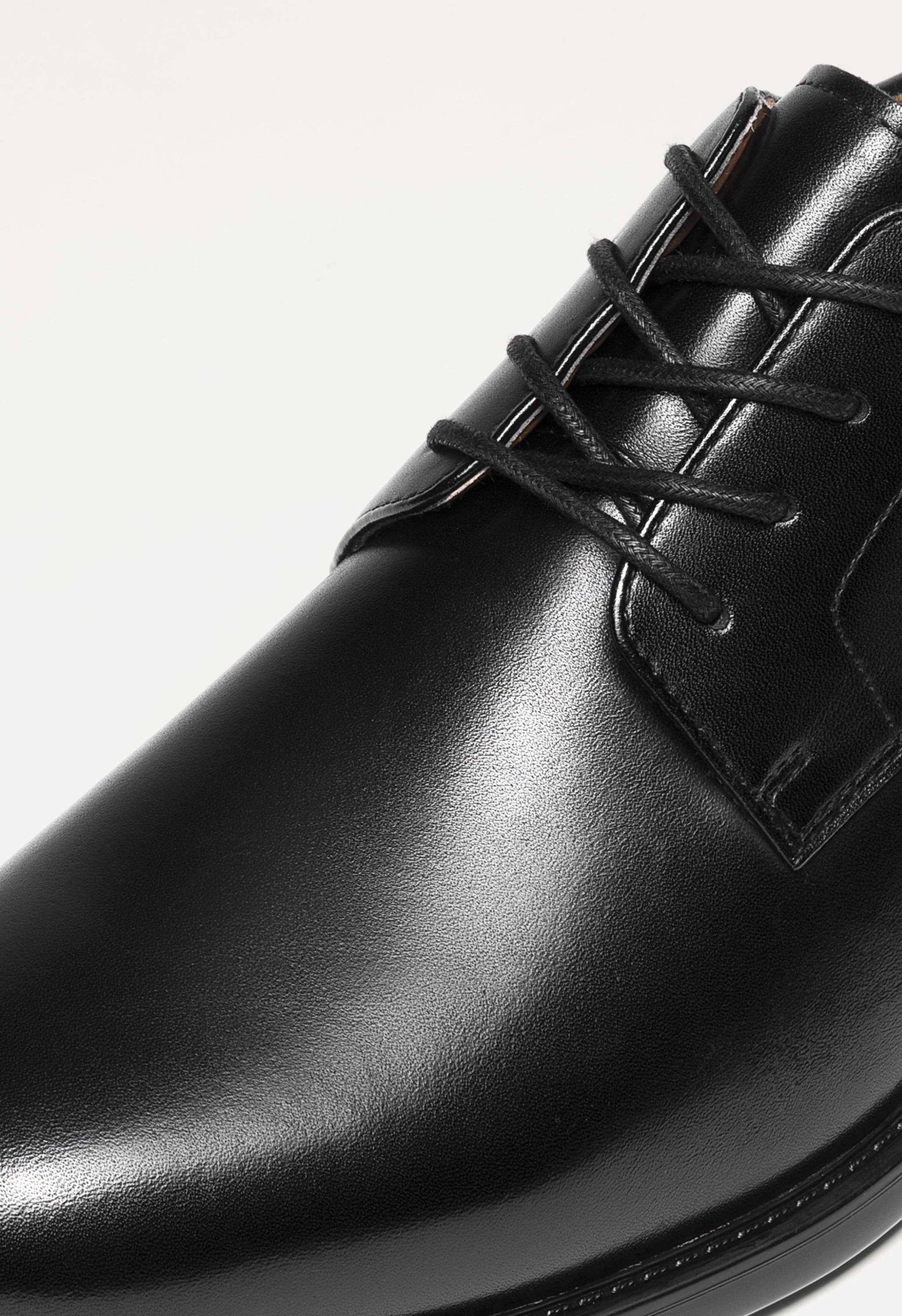 Men's Classic Leather Dress Shoes - Image 3